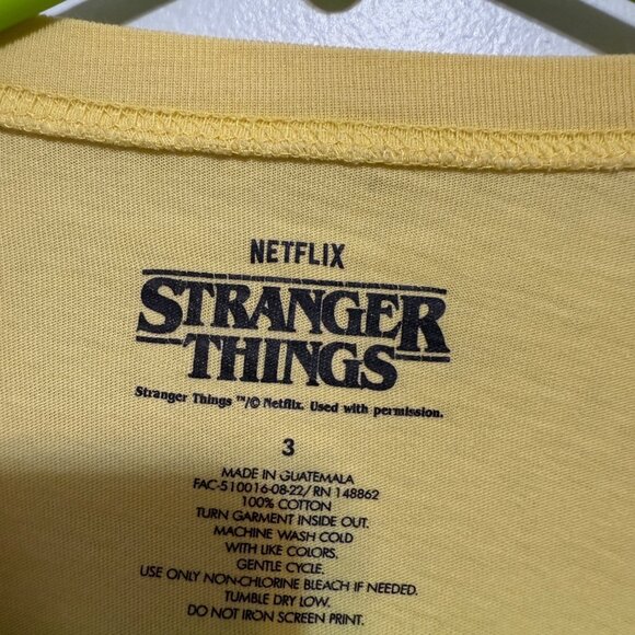 Stranger Things Surfer Boy Pizza Long Sleeve Yellow Shirt Size 3X - Picture 3 of 3